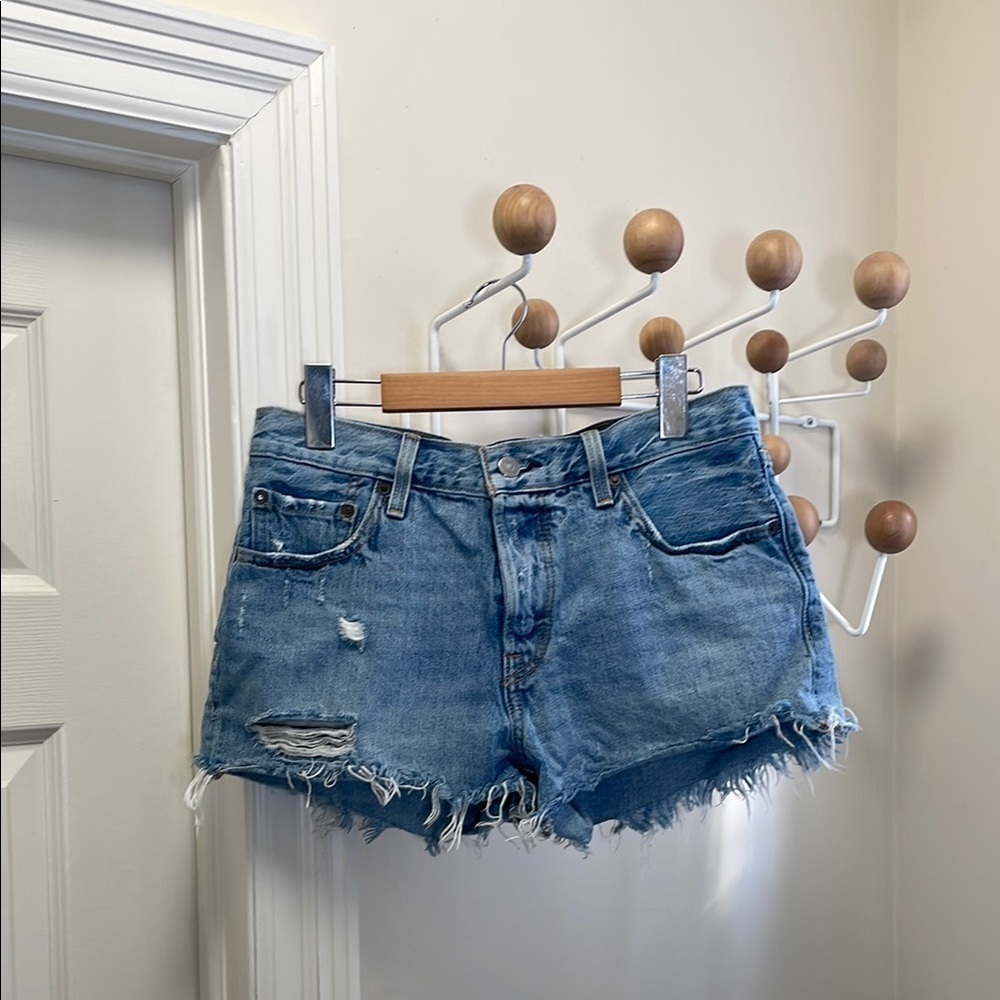 Levi's - 501 Cutoff Distressed Denim Shorts - Blue - 28